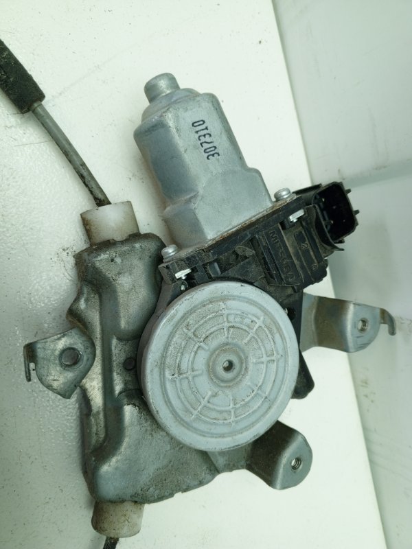 Стеклоподъемник Nissan Almera G15