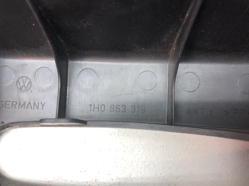 Консоль между сидений Volkswagen Golf 3