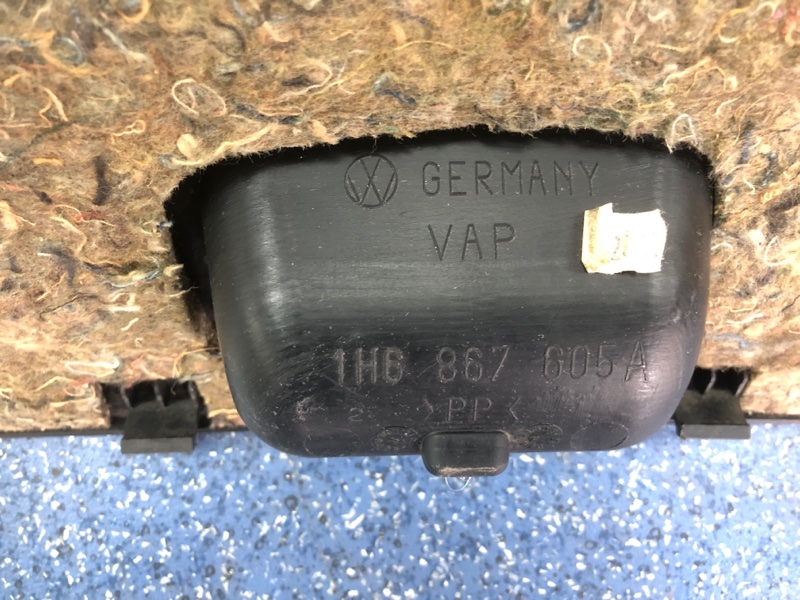 Обшивка двери багажника Volkswagen Golf 3