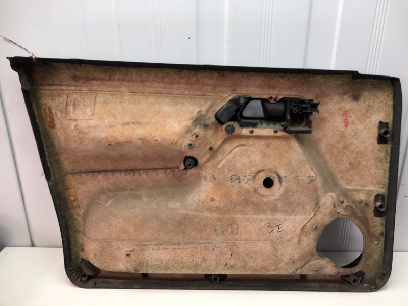 Обшивка двери Volkswagen Golf 3