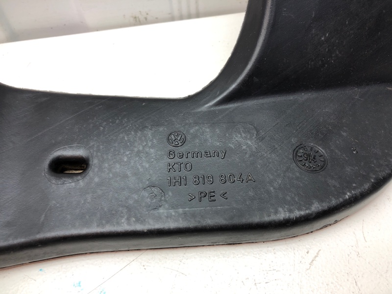 Воздуховод отопителя Volkswagen Golf 3