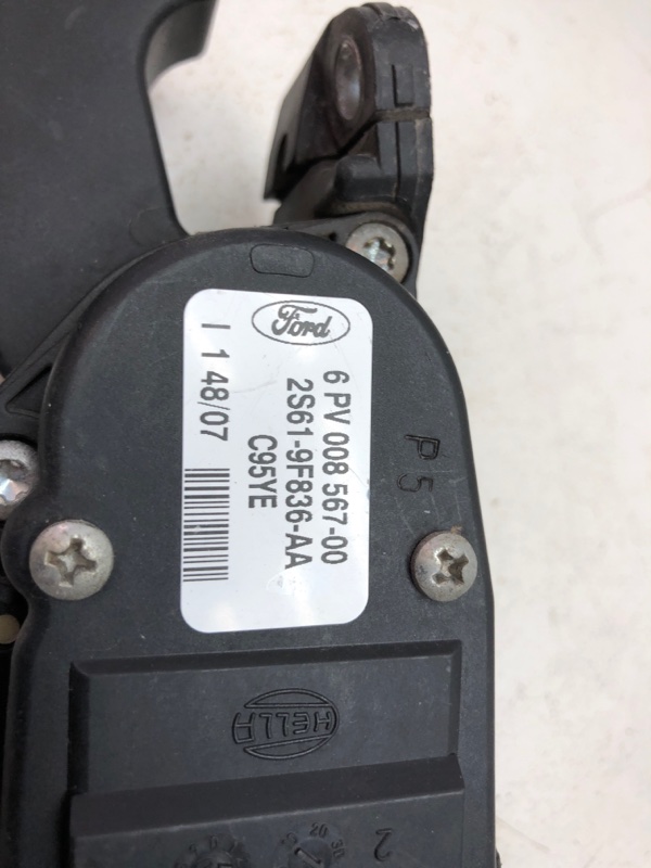 Педаль газа Ford Fusion