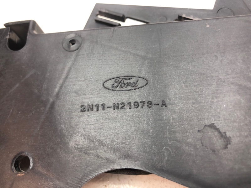 Кронштейн замка двери Ford Fusion
