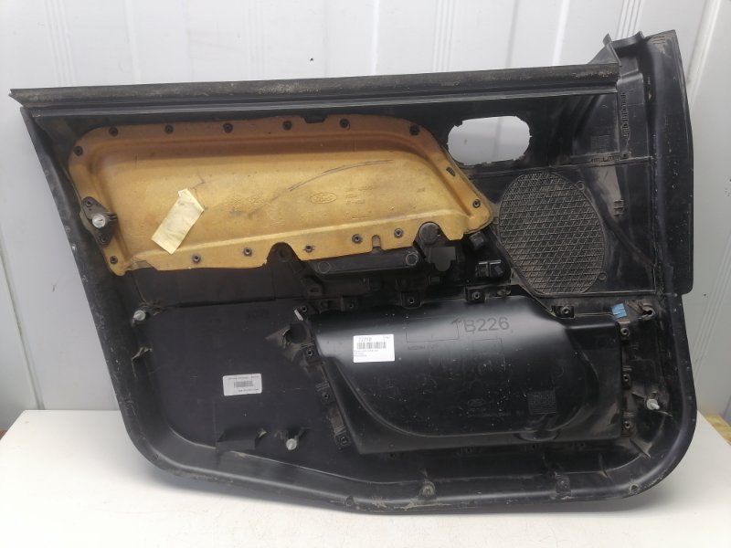 Обшивка двери Ford Fusion