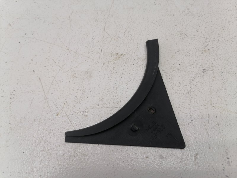 Уголок двери Ford Fusion