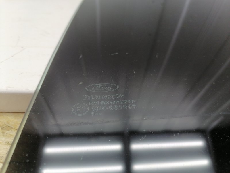 Стекло двери Ford Fusion
