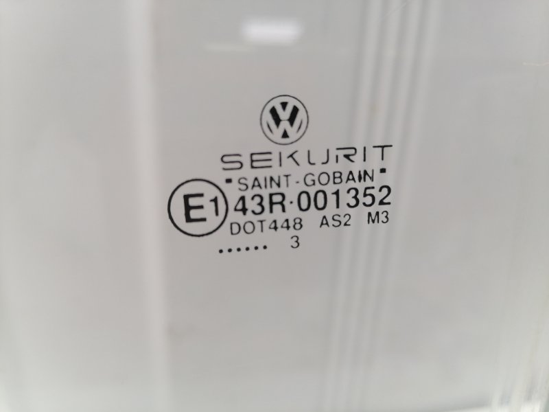 Стекло двери Volkswagen Transporter T4
