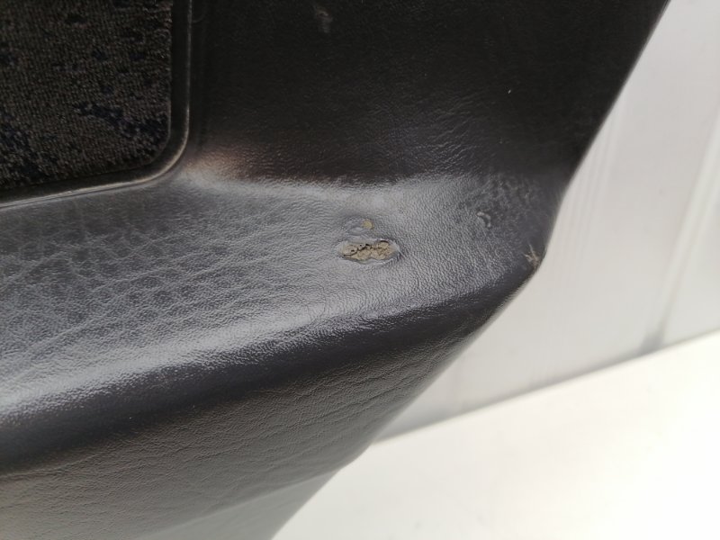 Обшивка двери Volvo 460
