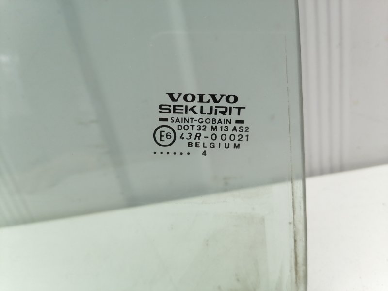 Стекло двери Volvo 460