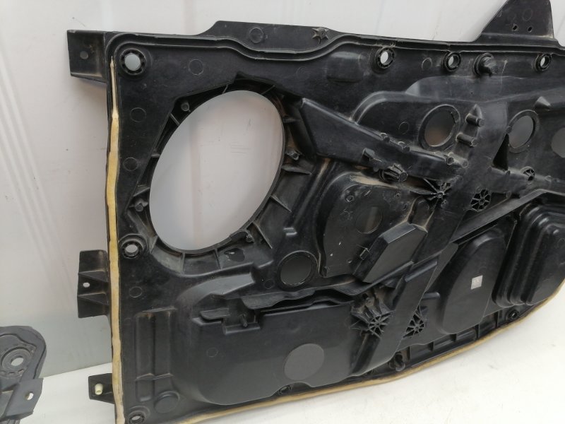 Кронштейн стеклоподъемника Ford Fusion