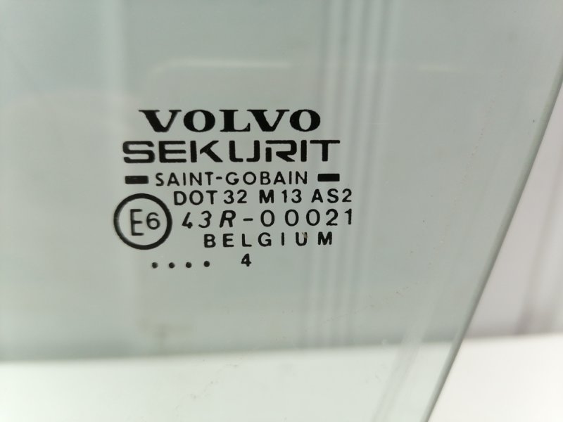 Стекло двери Volvo 460