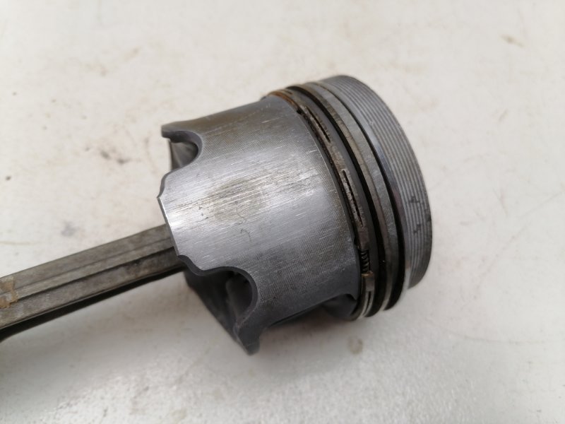 Шатун с поршнем Volvo 460