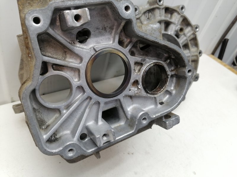 Корпус МКПП Volkswagen Transporter T4