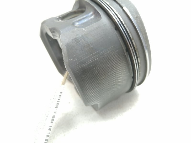Поршень Audi A4 0.5 B5