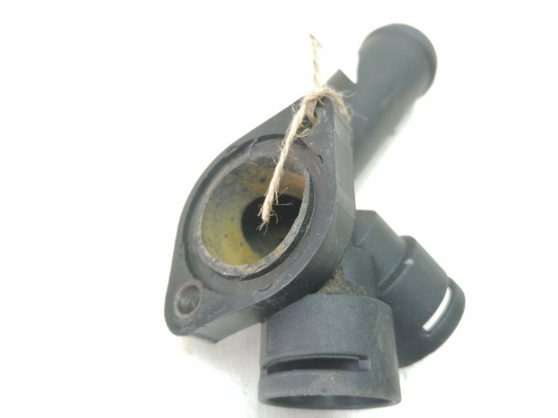 Фланец охлаждения Volkswagen Transporter T4