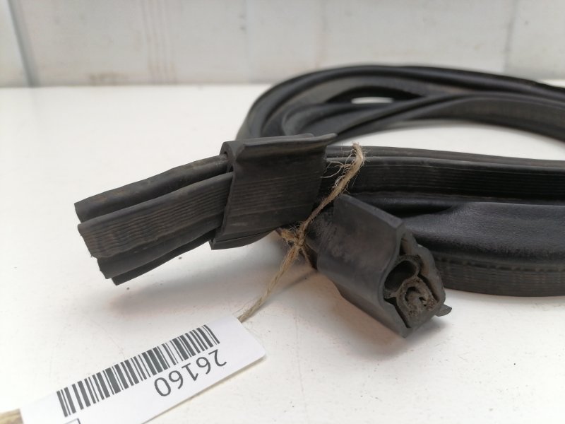 Уплотнитель капота Fiat Albea