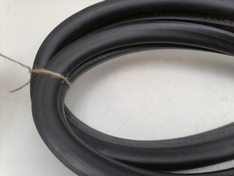 Уплотнитель проема двери Fiat Albea