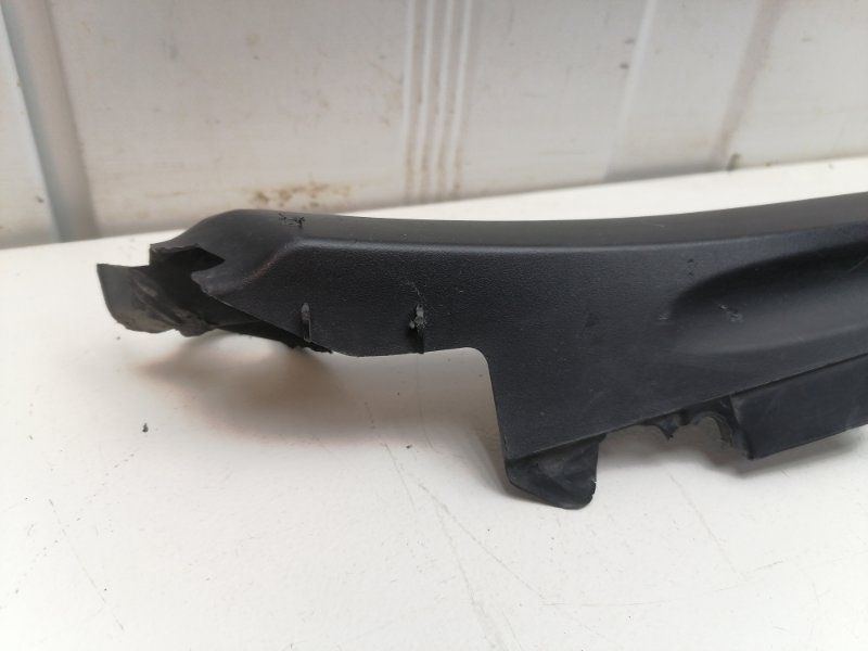 Молдинг лобового стекла Fiat Albea