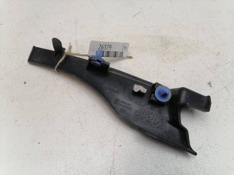 Крышка жабо Lada Largus