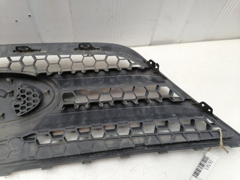 Решетка радиатора Lada Largus 2020