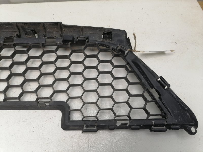 Решетка бампера Lada Largus 2020