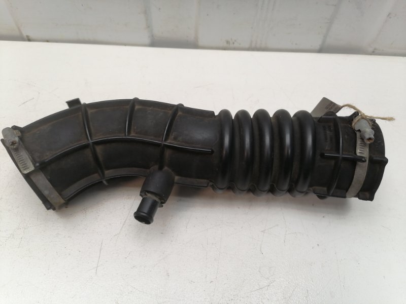 Патрубок воздушного фильтра Lada Largus