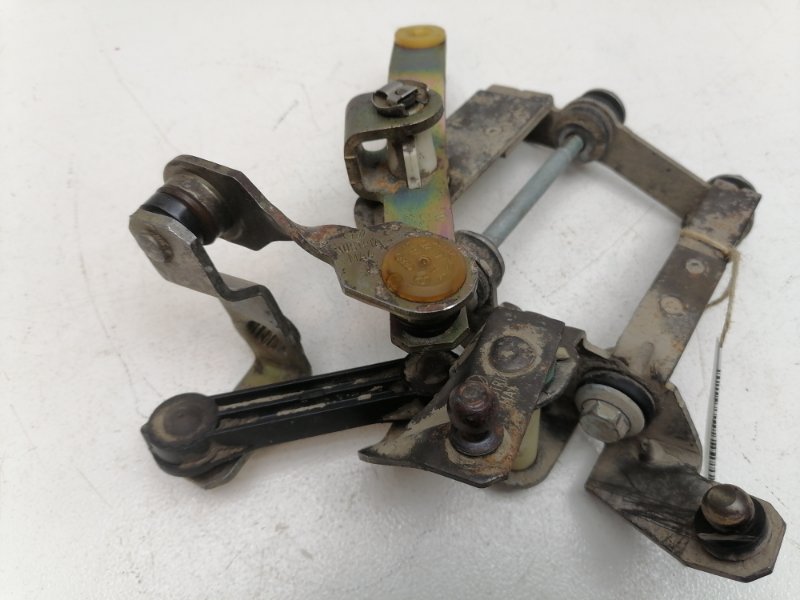 Механизм выбора передач Volkswagen Golf 4