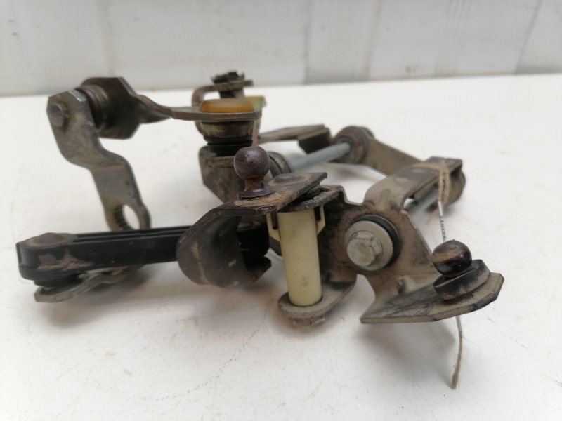 Механизм выбора передач Volkswagen Golf 4