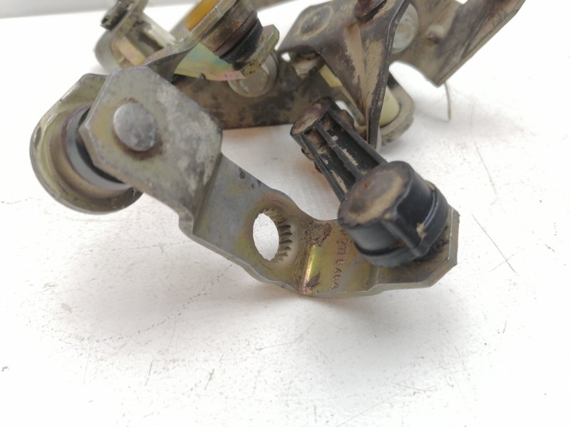 Механизм выбора передач Volkswagen Golf 4