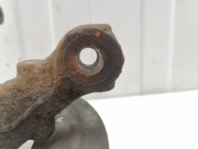 Кулак подвески Lada Largus