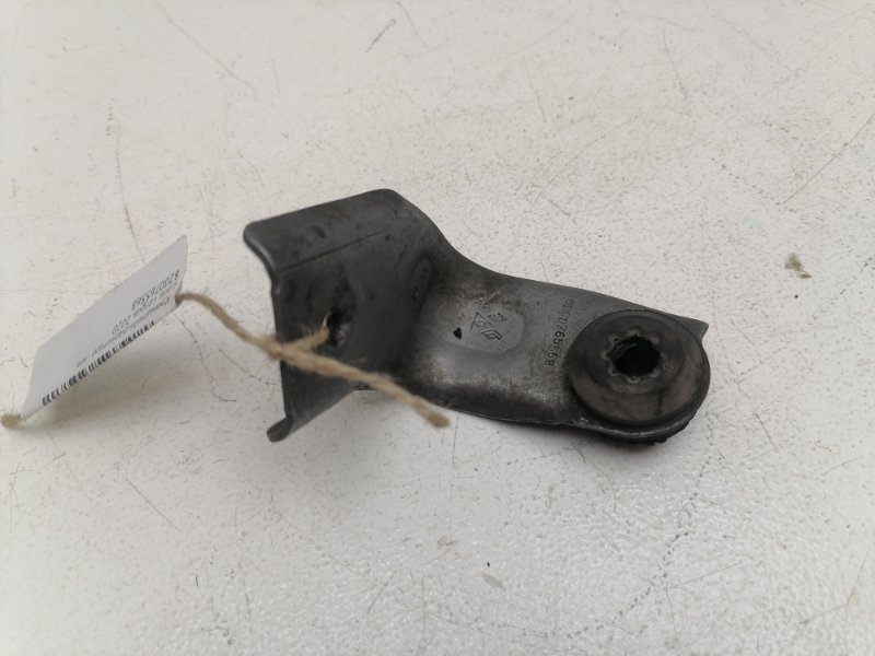 Кронштейн радиатора Lada Largus 2020