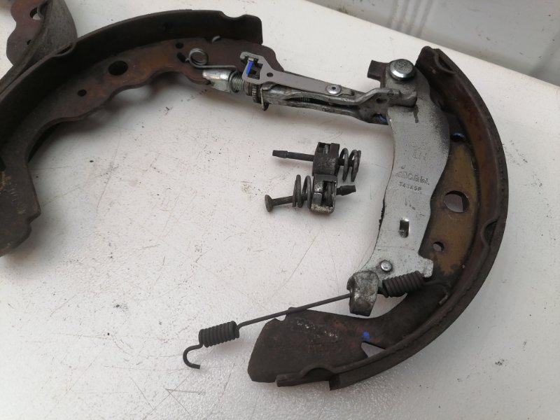 Тормозные колодки Lada Largus