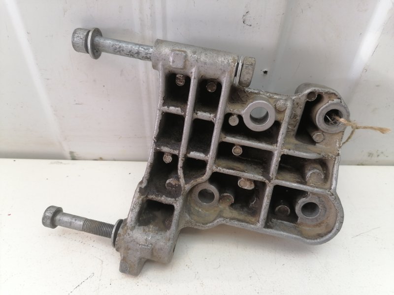 Кронштейн насоса гур Fiat Albea