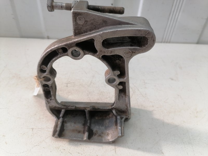 Кронштейн насоса гур Fiat Albea DOBLO