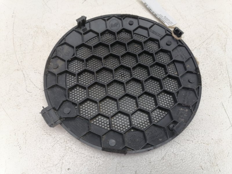 Решетка динамика Lada Largus 2020