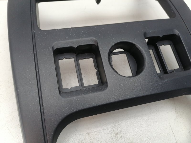 Рамка магнитолы Lada Largus 2020