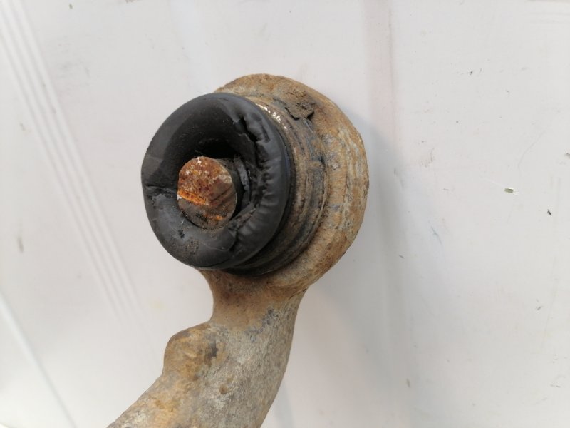 Рычаг подвески верхний Volkswagen Transporter 90-95 T4