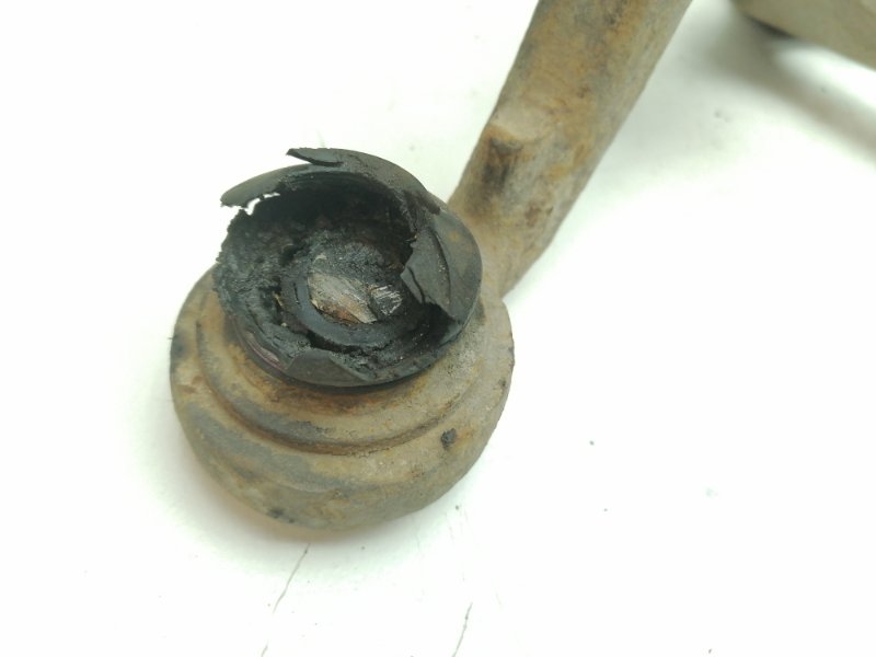 Рычаг подвески верхний Volkswagen Transporter 90-95 T4