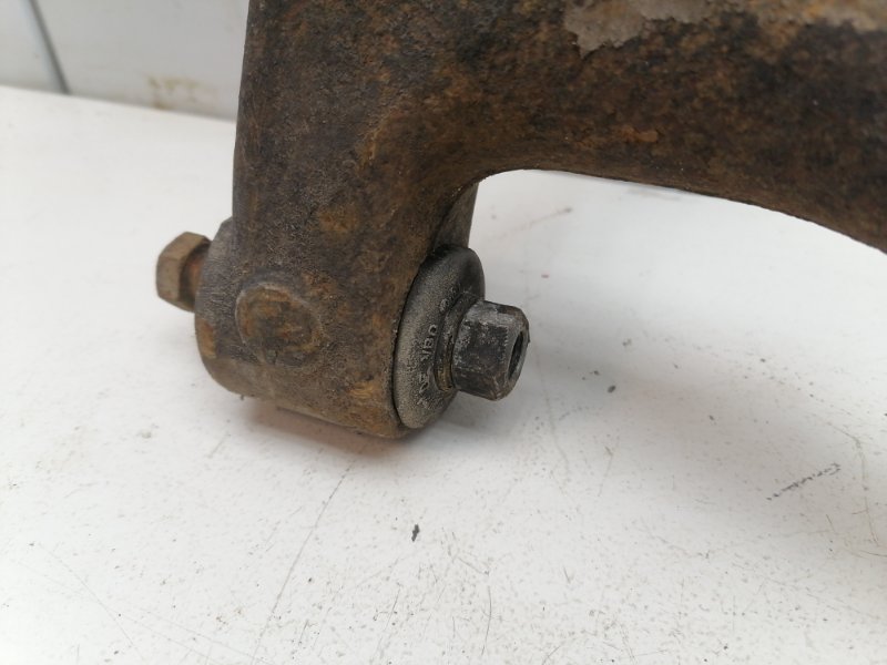 Рычаг подвески верхний Volkswagen Transporter 96-02 T4