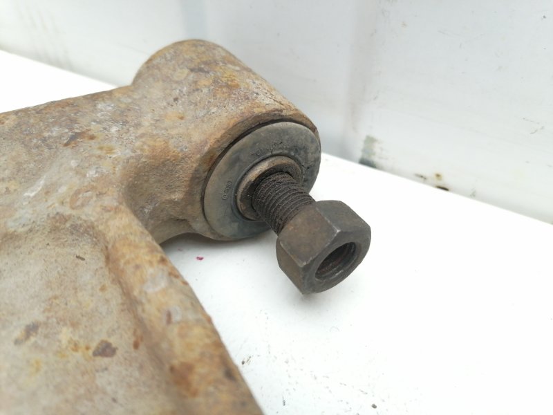 Рычаг подвески нижний Volkswagen Transporter 90-95 T4