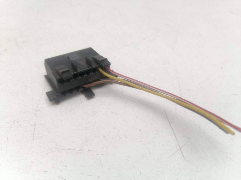 Клемма ( разъем ) Volkswagen Golf 3