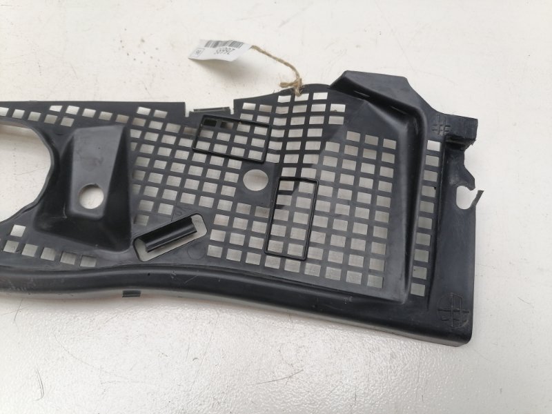 Решетка под лобовое стекло Lada Largus 2020