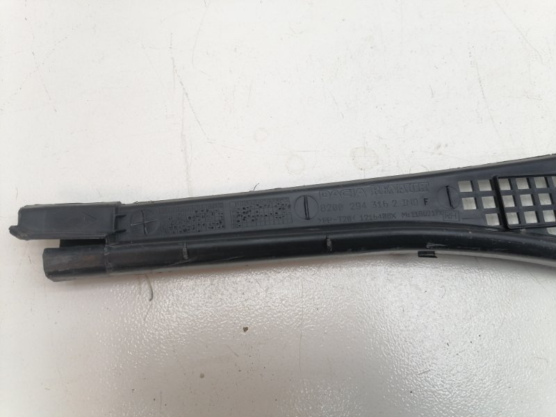 Решетка под лобовое стекло Lada Largus 2020