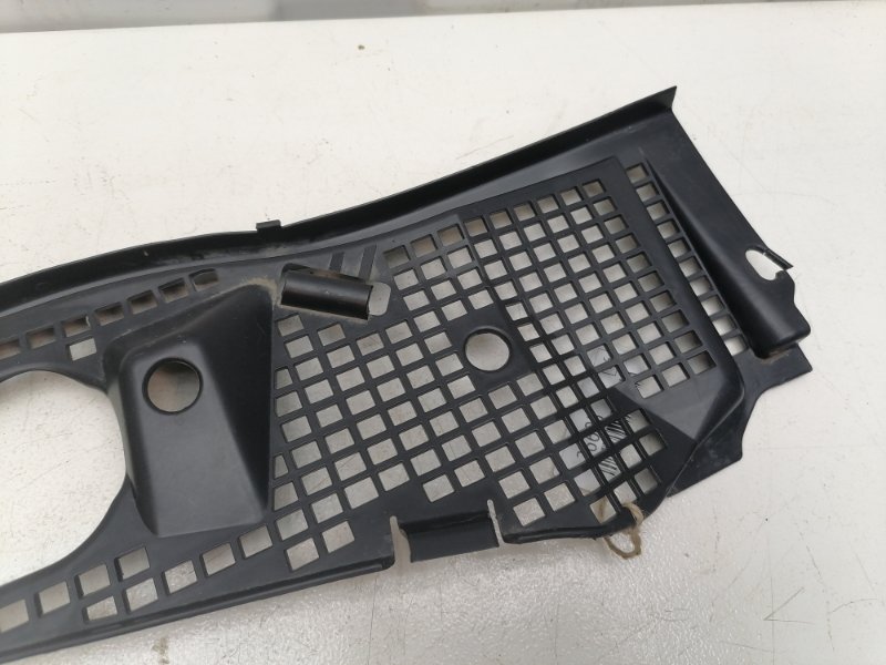 Решетка под лобовое стекло Lada Largus 2020