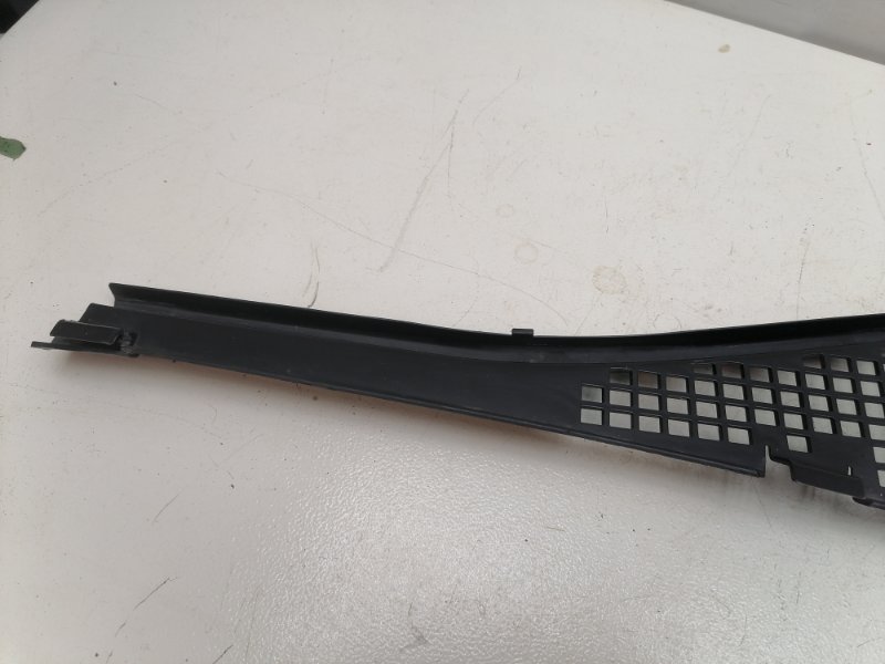 Решетка под лобовое стекло Lada Largus 2020