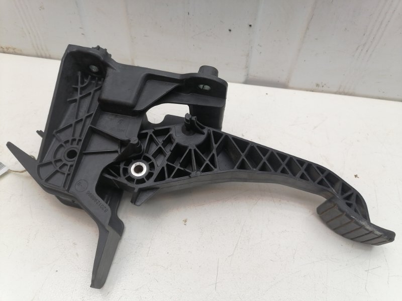 Педаль сцепления Lada Largus