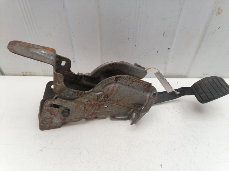 Педаль тормоза Lada Largus 2020