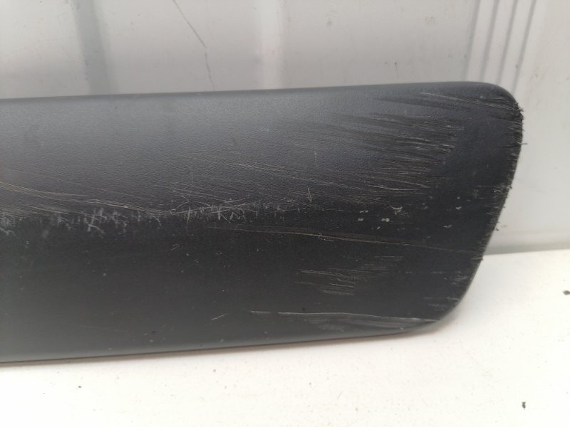 Молдинг на дверь Lada Largus 2020