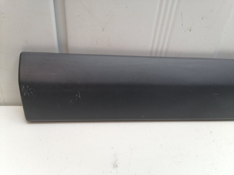 Молдинг на дверь Lada Largus 2020