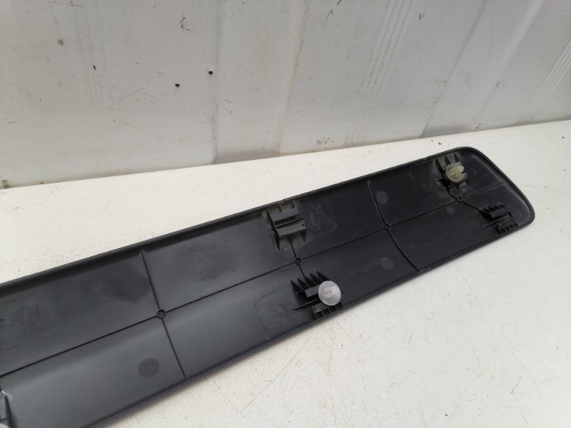 Молдинг на дверь Lada Largus 2020